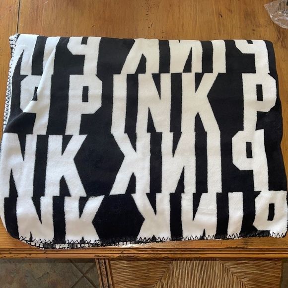PINK Victoria's Secret Bedding Rare Pink Victorias Secret Black And
